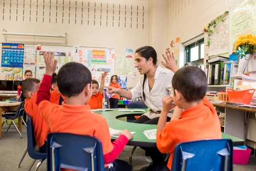 Cybil Sanzetenea leads students in a Spanish literacy lesson as part of the dual-language bilingual education program at Lewis Elkin Elementary School in The School District of Philadelphia.